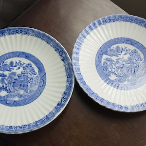 23 cm Antique / Vintage Set of 2 dinner plates, Sutherland China, Vintage Blue willow dinner plate, made in England,