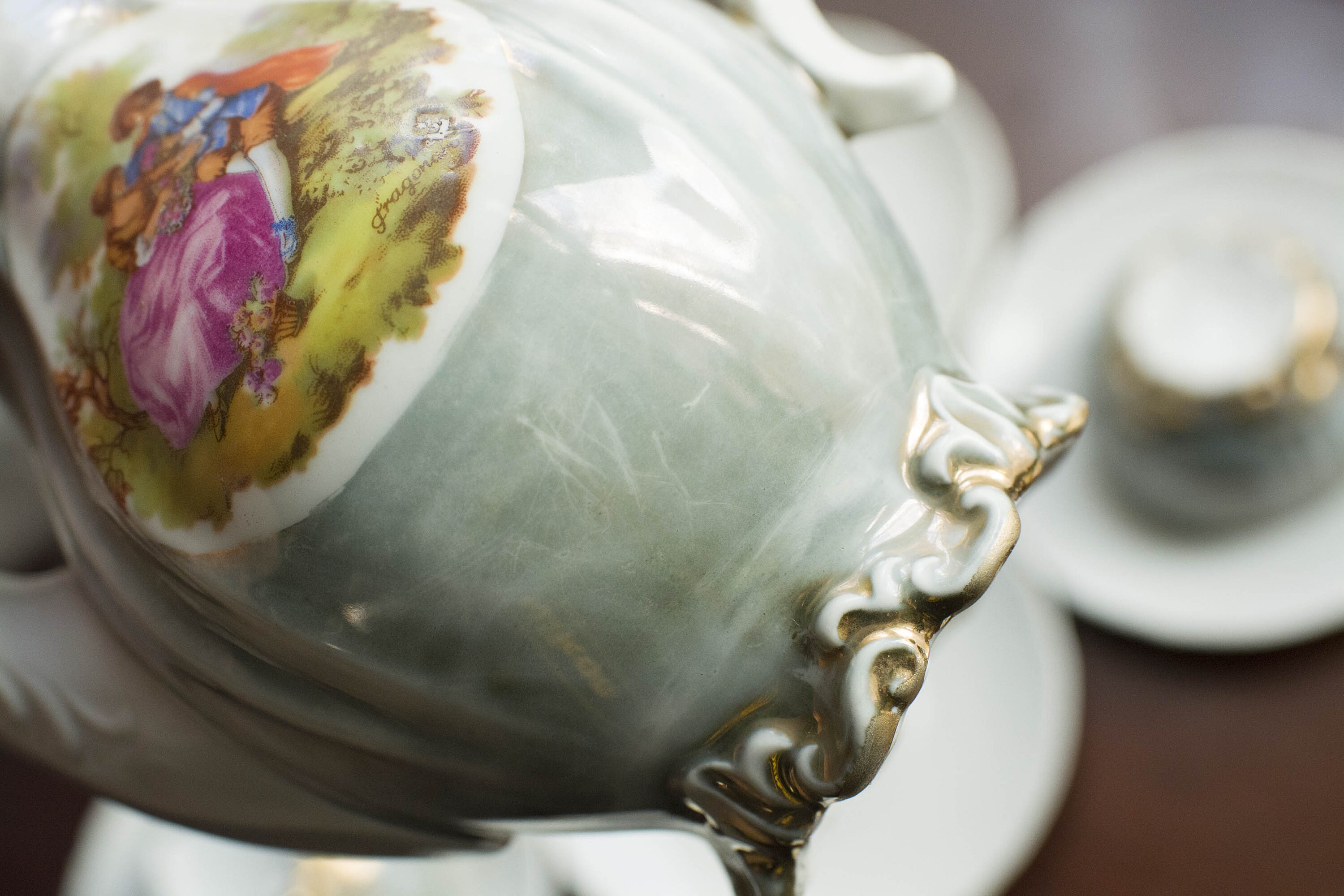 Vintage KARLSBAD JWK Pearlised Lustre Fragonard Lovers