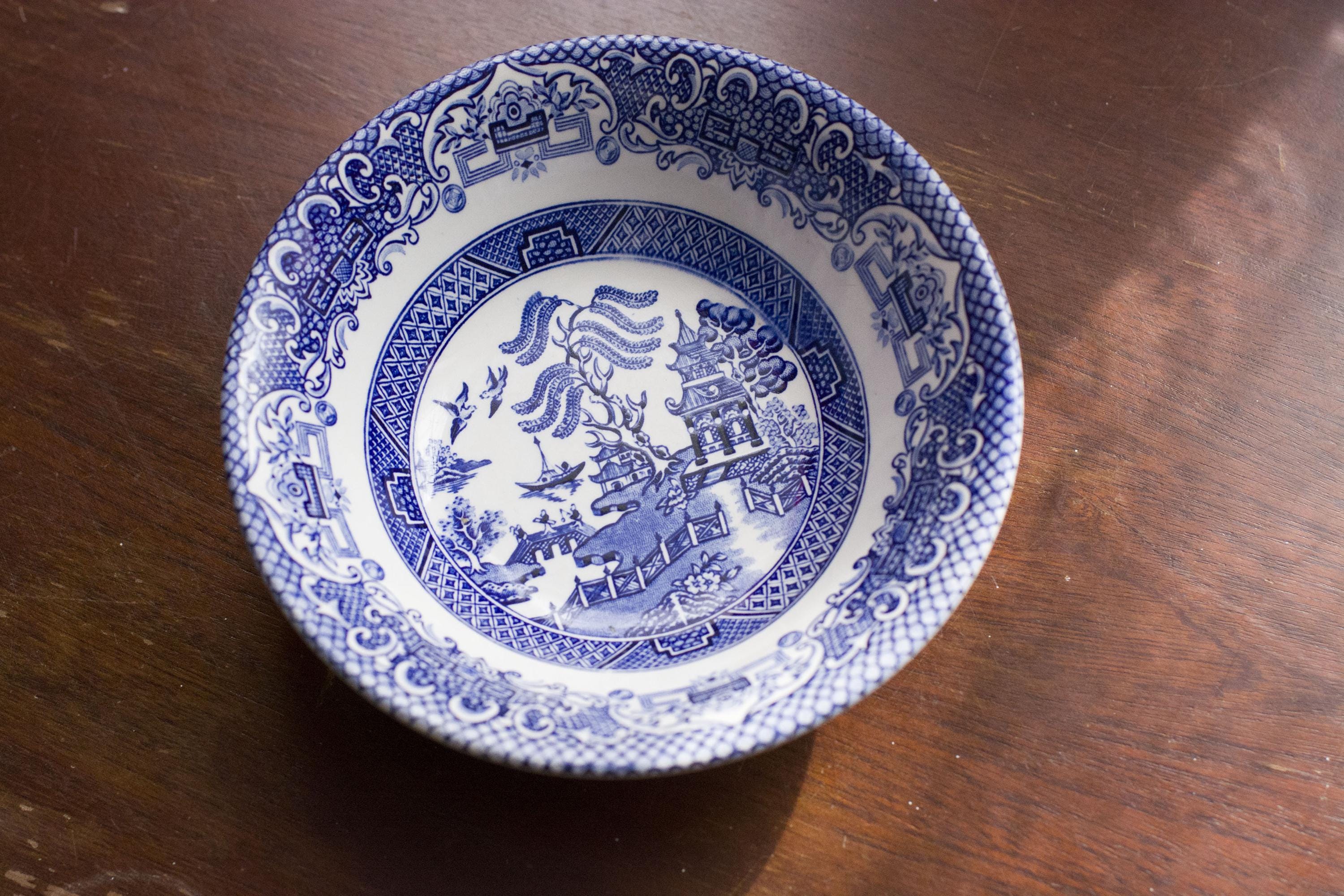 ヴィンテージ ブルーウィロー ボウル、白と青のボウル、「オールド