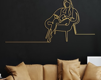 Arte de pared de metal con una mujer leyendo: decoración minimalista