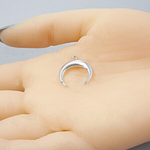 Halvmåneberlock i silver / 925 sterlingsilver / Smyckestillbehör Storbritannien / Celestial Charm-hängehalsband