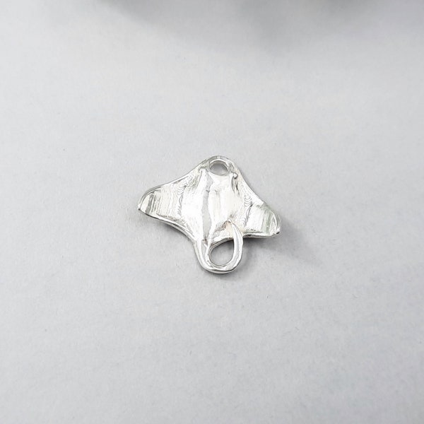 Silver Manta Stingray Charm / 925 Sterling Silver / Jewellery Craft Supplies UK / Animal Charm / Sea Ocean Necklace