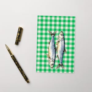 Carte postale SARDINES, fêter la carte postale, anniversaire poisson Standard carte postale Funky damier anniversaire vintage en conserve