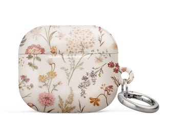 Puede incluir: Funda blanca para AirPods con un estampado floral con flores rosas, amarillas y moradas. Incluye un mosquetón plateado. El diseño tiene un tema botánico.