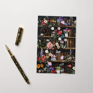 BÜCHERREGAL Postkarte, Bunte Blumen Postkarte, Elegante Bücher Standard Postkarte Buchliebhaber Geschenk Kokette Postkarte