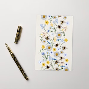 BUMBLEBEE Postkarte, Gelbe Blumen Postkarte, Elegantes Gänseblümchen Standard Postkarte Funky Biene Kokette Postkarte