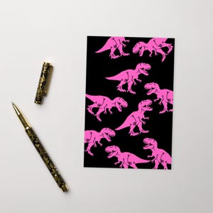 Postal DINOSAURIOS, Postal de dinosaurio rosa, Postal estándar de dinosaurio funky Postal funky T-rex