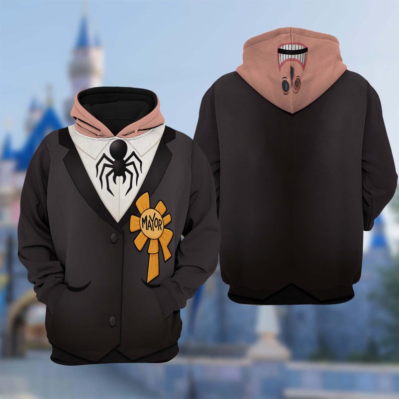 K&ouml;nnte beinhalten: Ein schwarzer Kapuzenpullover mit einem Cartoon-Design eines Charakters im Anzug, einem Spinnenemblem und einem "Mayor"-Band. Die Kapuze hat eine rosa Innenseite mit einem Gesichtsdesign. Das Design ist auf der Vorder- und R&uuml;ckseite des Kapuzenpullovers aufgedruckt.