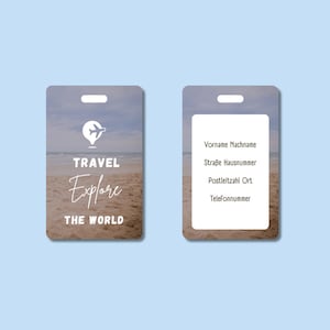 May include: A white travel tag with a blue sky and beach background. The tag has a white airplane icon and the text "TRAVEL Explore THE WORLD". The back of the tag has a white rectangle with the text "Vorname Nachname Strasse Hausnummer Postleitzahl Ort Telefonnummer".