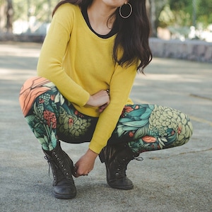 Vintage Floral Leggings - High-Quality Patterned Yoga Pants with a Classic Touch, Perfect for Workouts and Casual Wear, Gift for Her.