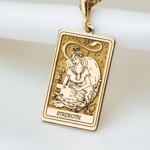 Stärke Tarot Karte Charm Halskette, 14K Solid Gold Tarot Charme, Stärke Tarot Karte Silber Charm Halskette, personalisierte Tarot Karte Charm