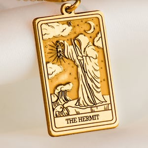 14K Solid Gold Der Einsiedler Tarot Karte Halskette, personalisierte Tarot Charm Anhänger, Tarot Charme Geschenk für sie, Silber Der Einsiedler Karte Anhänger
