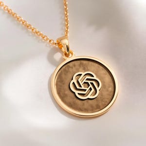 Ciondolo ChatGPT AI in oro massiccio 14K, logo tecnologico scultoreo del circuito, gioielli unici