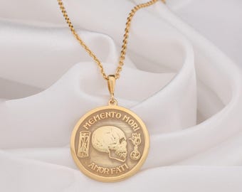 Memento-Mori-Münzanhänger aus 14-karätigem Gold – Stoischer Talisman „Amor Fati“