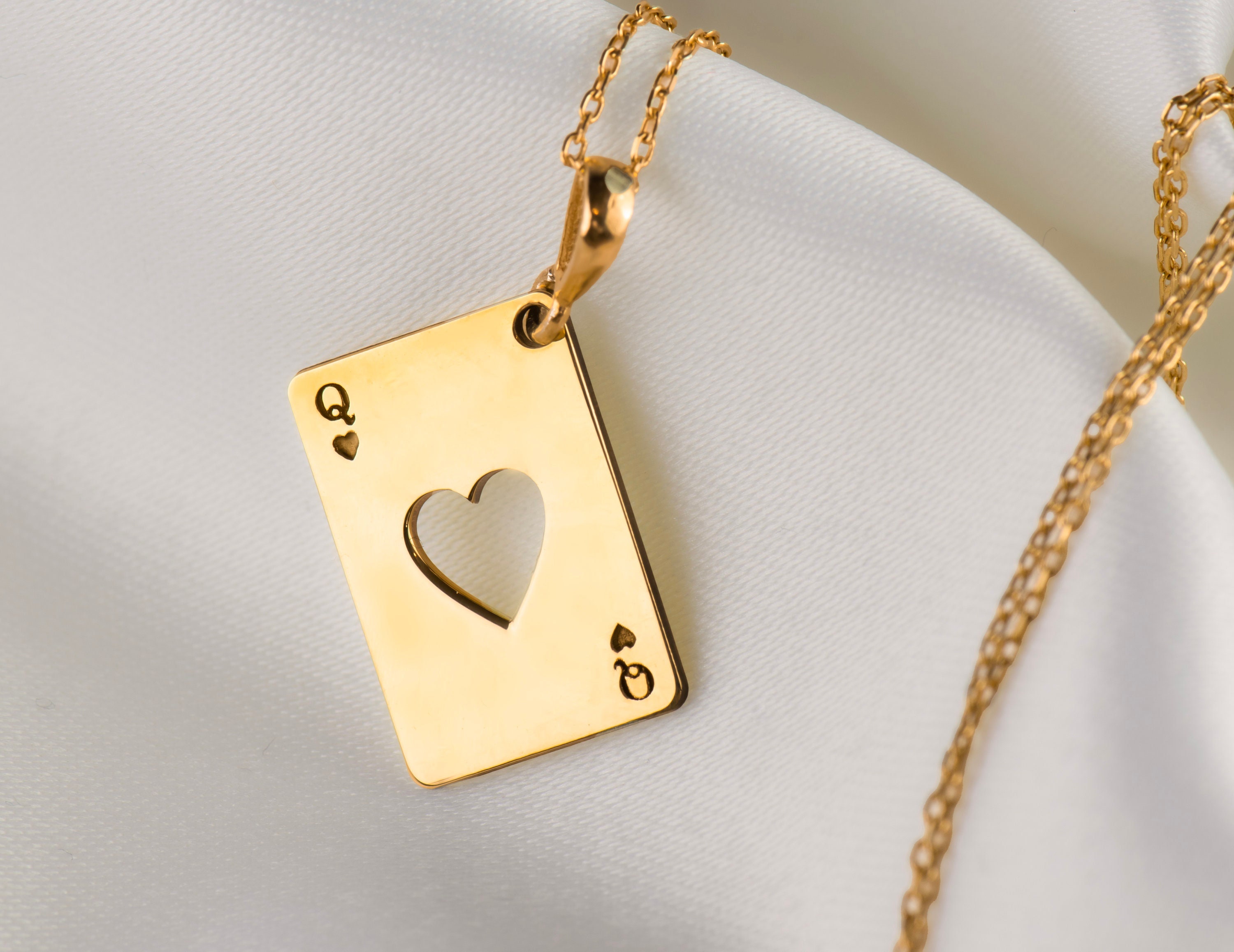 コレットマルーフ　ゴールドハート♡かんざし Gold Queen of Hearts Charm - Etsy