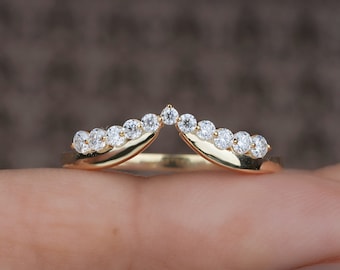 Chevron Wedding Band, 14K Curved Moissanite / Lab Diamond Band, Dainty Stackable Ring, Bridal Matching Band, Anniversary Band Ring for Women
