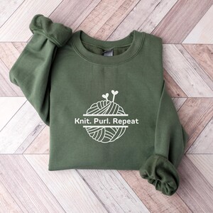 Sudadera para amantes de los hilos, divertida sudadera de crochet con cuello redondo, regalo de tejido para mujeres, suéter artesanal para aficionados al crochet, sudadera, camisa acogedora, idea de regalo