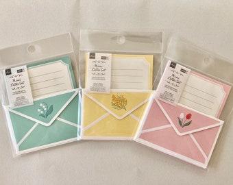 Embossed flower point mini Letter set