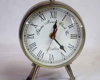 Reloj analógico moderno de Thomas Mercer Clock Co.