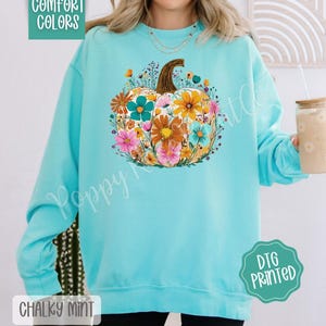 Floral Pumpkin Comfort Colors Sweatshirt, Trendy Fall Crewneck, Fall Womenswear Oversized Crewneck, Cute Women&#39;s Fall Pumpkin Sweatshirt