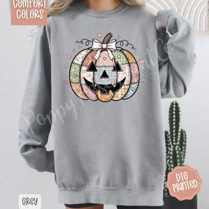 Patchwork Pumpkin Comfort Colors Sweatshirt, Trendy Crewneck, Quilted Pumpkin Sweater, Coquette Pumpkin Sweatshirt, Jack O Lantern Sweater bild 7