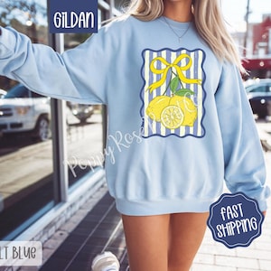 Lemon Aesthetic Gildan Sweatshirt, Fruit Summer Sweater, Cute Women's Crewneck, Coquette Lemon Bow Sweatshirt, Gift For Her
