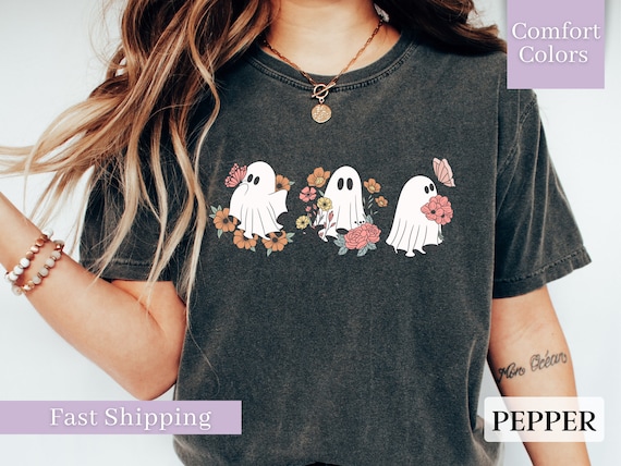 Retro Halloween Floral Ghost Shirt, Сute Ghost Shirt, Floral Ghost Tshirt for her, Retro Ghost Tee, Trendy Ghost Halloween Shirt with Ghost
