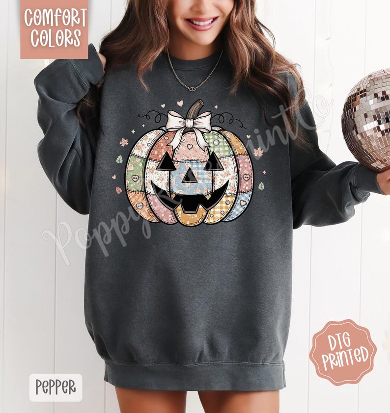 Patchwork Pumpkin Comfort Colors Sweatshirt, Trendy Crewneck, Quilted Pumpkin Sweater, Coquette Pumpkin Sweatshirt, Jack O Lantern Sweater bild 4