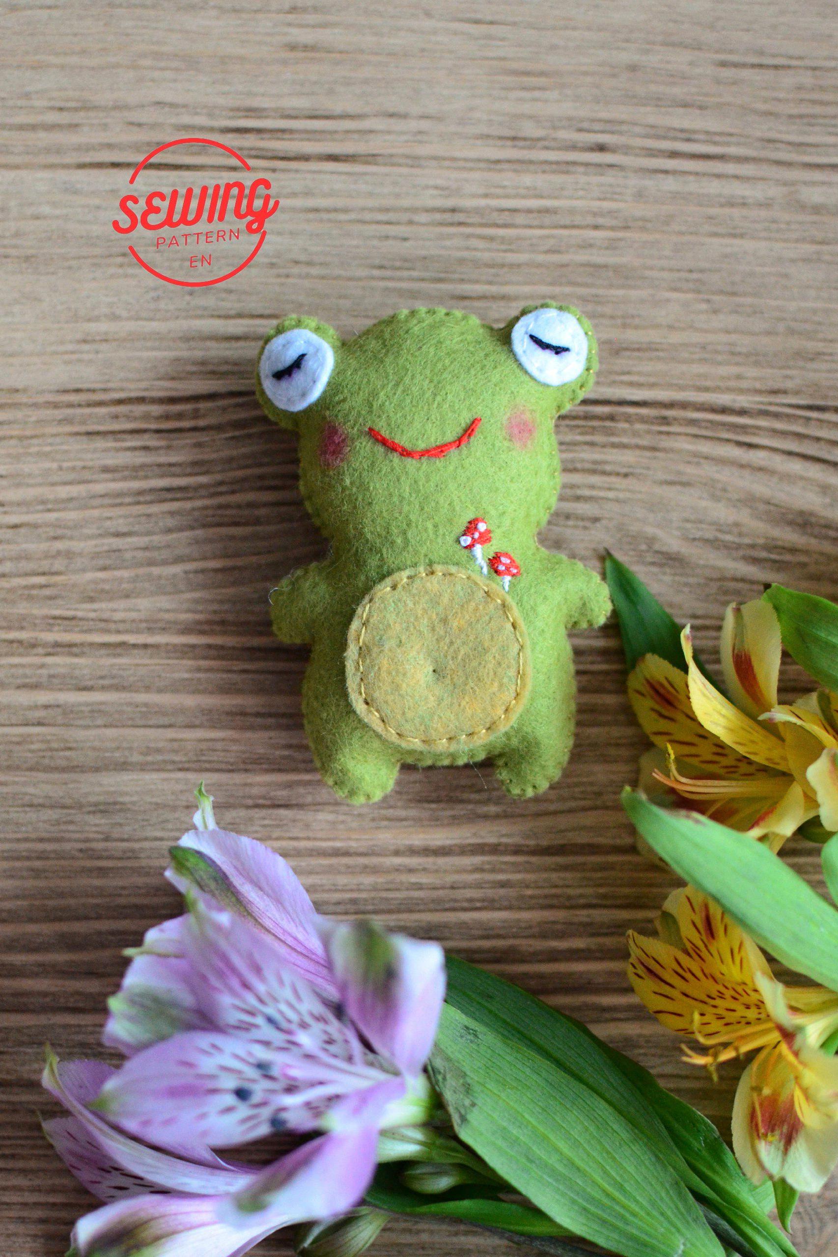 Adorable Pocket Frog Felt Hand Sewing Pattern | Kawaii