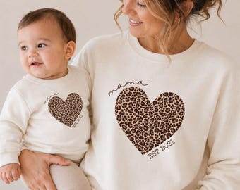 Personalisiertes Familienoutfit für Mutter und Kind aus Bio Baumwolle, Familien Partnerlook, Mama Tochter Pulli, Sweatshirt Mama und Kind