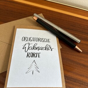 Digitales Weihnachtsdesign "obligatorische Weihnachtskarte" zum Downloaden und Ausdrucken