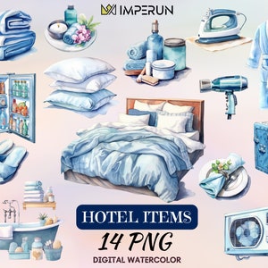 Puede incluir: Ilustraciones de acuarela de artículos de hotel, que incluyen una cama con ropa de cama azul, una bañera, una caja fuerte, una mini nevera, toallas, zapatillas, un secador de pelo, una plancha, una bata de baño y un aire acondicionado de habitación. El texto "HOTEL ITEMS 14 PNG DIGITAL WATERCOLOR" está en la parte inferior de la imagen.