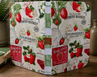 Cuaderno A5 con puntada copta, diario de tela con diseño de fresas, cuaderno de bocetos plano.