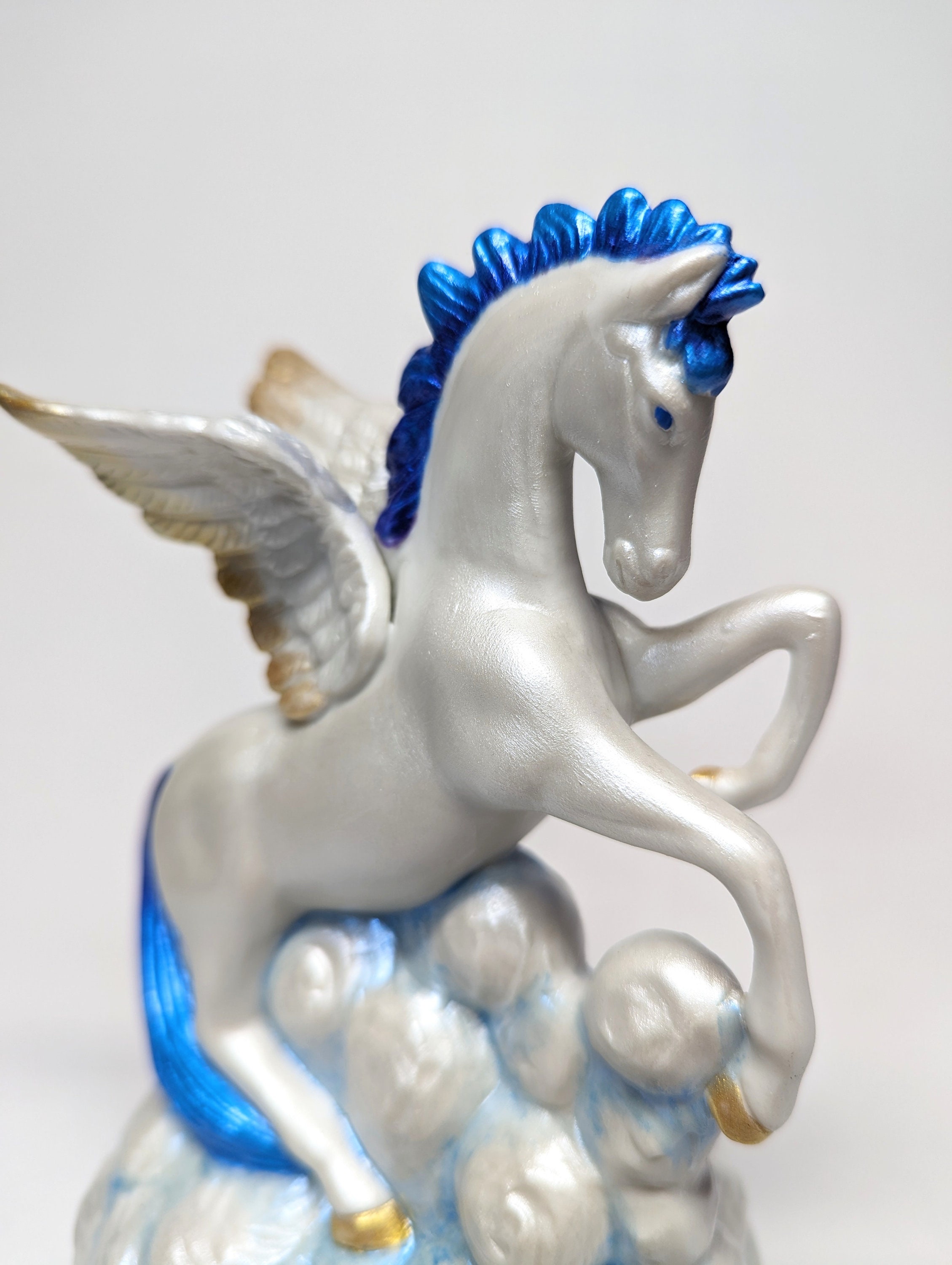 Pegasus Ceramic Wind up Music Box Figurine 90's Nostalgia Unicorn