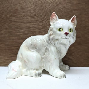 vintage chaton en porcelaine blanche, vieux bibelot de chat