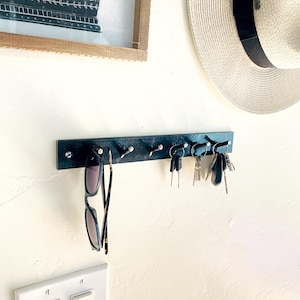 Minimalist Wall-Mounted Key Holder – Industrial Steel Key Rack with Hooks