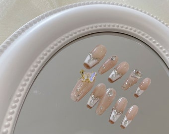 Neutrale beige pers op nagels versierd met kristallen vlinder charme/luxe pers op nagels/abstracte pers op nagels/y2k nagels/xxl nagels#055