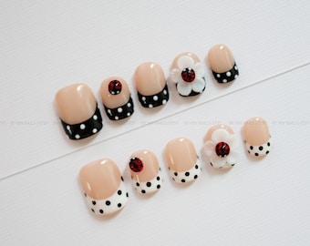 Lieveheersbeestje French Tip Press-nagels | Polka Dot, 3D-bloem, schattige tuin, handgemaakt