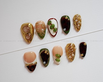 Nagels met schildpadmotief | Olijfgroen, 3D goudkleurig chroom, parelmoer, handgemaakt vintage
