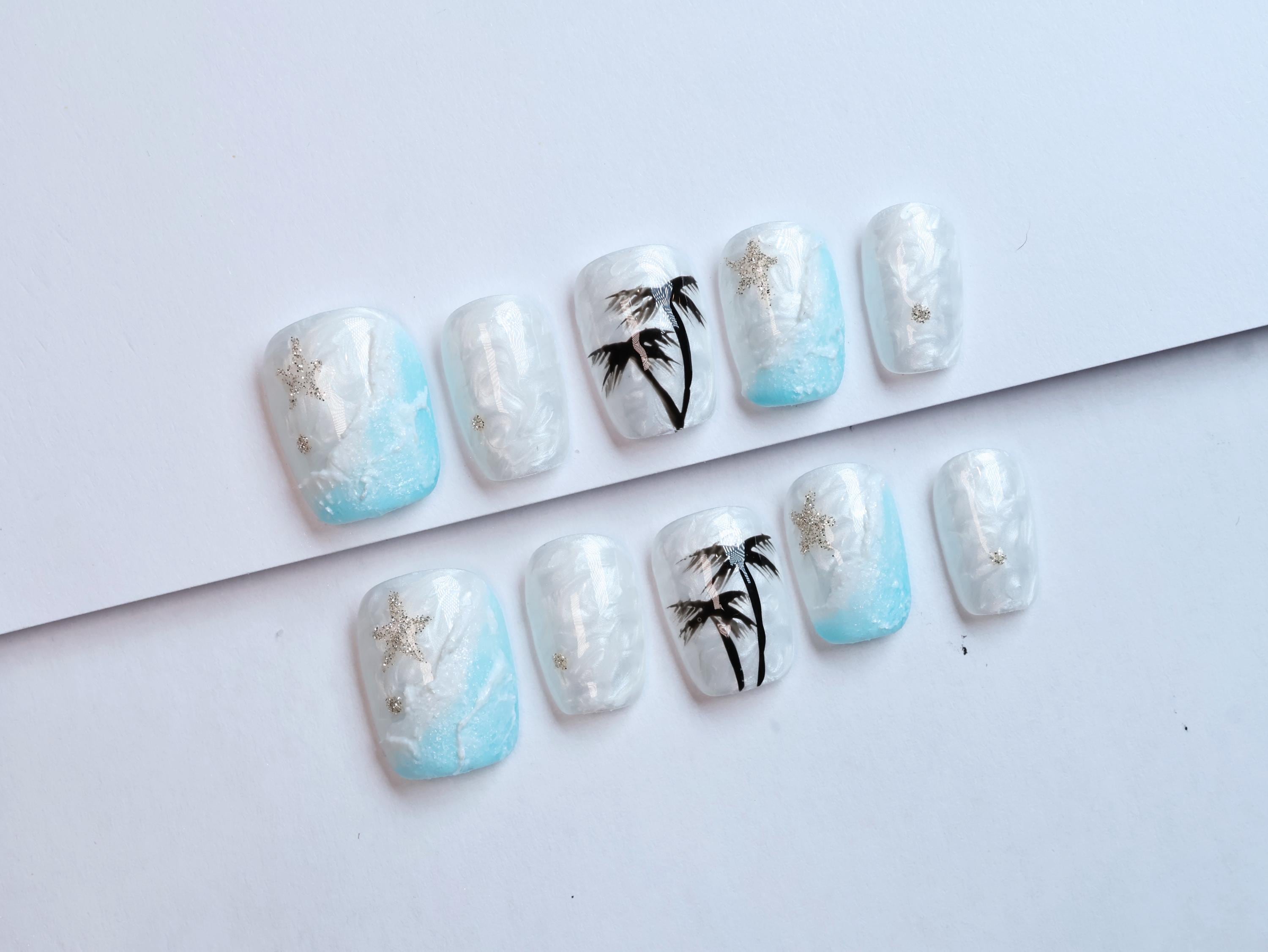 Blue and white nails Italia