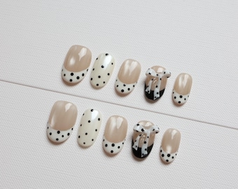 Coquette strik pers op de nagels | Naaktparelkleurige Franse tips, zwarte polkadot, handgemaakte lintnagelset