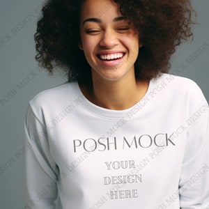 Gildan 18000 Mockup | Gildan Weiß Sweatshirt Mockup | Gildan Model Mockup | Herbst Mockup | Winter Mockup | Gildan Oversized Crewneck Mockup