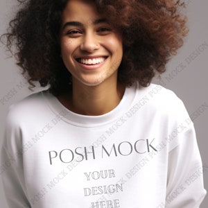 Gildan 18000 Mockup | Gildan Weiß Sweatshirt Mockup | Gildan Model Mockup | Herbst Mockup | Winter Mockup | Gildan Oversized Crewneck Mockup