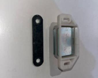 White Magnetic Catch