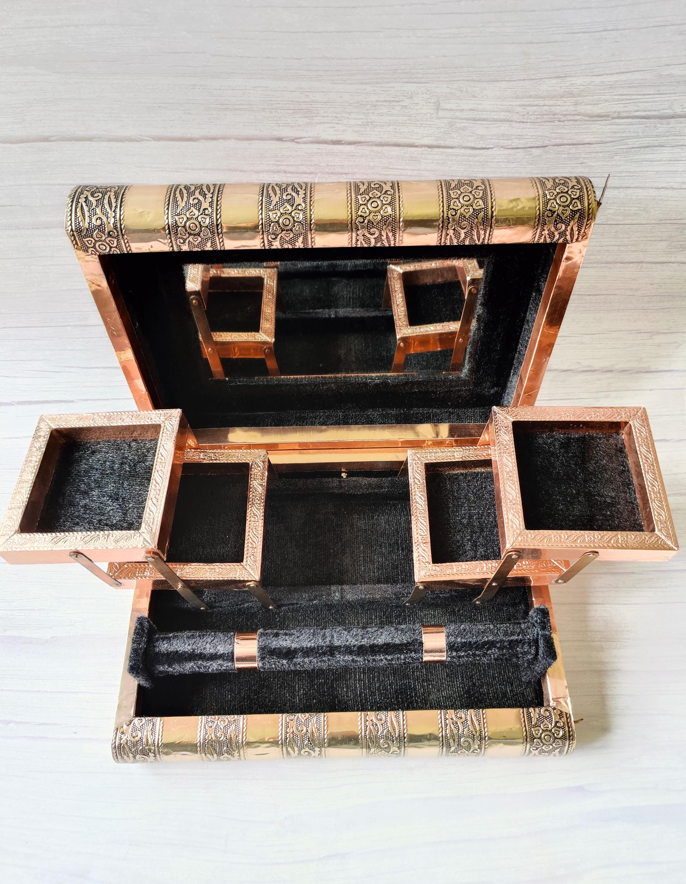 【激レア】ヴィンテージリングボックス　ブック型 Vintage Embossed Copper Metal Large Book Shaped Jewellery