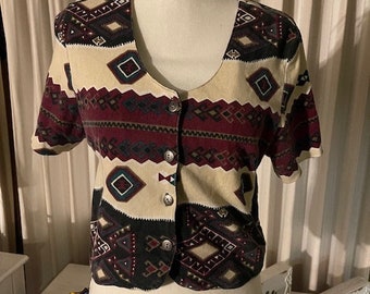 Vintage, sällsynt Rough Rider Crop Top! Du kommer att älska den här, så söta detaljer fram och bak. Du kommer att älska den här westernskjortan!