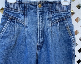 Gorgeous Vintage Rocky Mountain Blue Jeans, these are Rare and you will love them. These are a size 28/7
