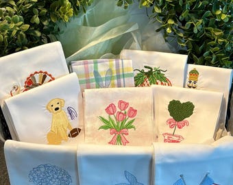 Conjunto de guirnalda bordada personalizada, decoración personalizada para la puerta principal, colgador de puerta con monograma, regalo de inauguración de casa, decoración de temporada para el hogar
