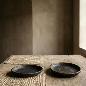 Conjunto de dois pratos ovais "Kânâh M'goro" em terracota defumada | C 26 cm L 18 cm | Feito à mão, Costa do Marfim | Pratos rústicos | Prato africano