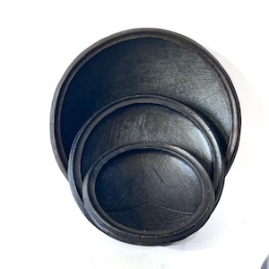 Platos "Kânâh" de terracota ahumada con interior estriado | Ø 17-25-32-40 cm de diámetro | Artesanía Abron, Costa de Marfil | Plato crudo | plato africano